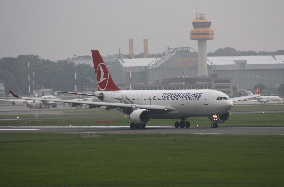 Turkish Airlines,TC-JIS,(c/n 961),Airbus A330-223,02.10.2014,HAM-EDDH,Hamburg,Germany