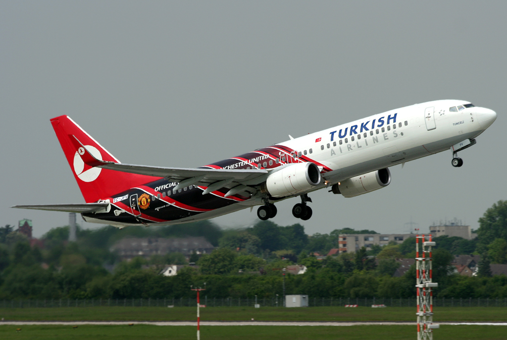Turkish B737-800 TC-JFV beim Start auf 05R in DUS / EDDL / Düsseldorf am 25.05.2010