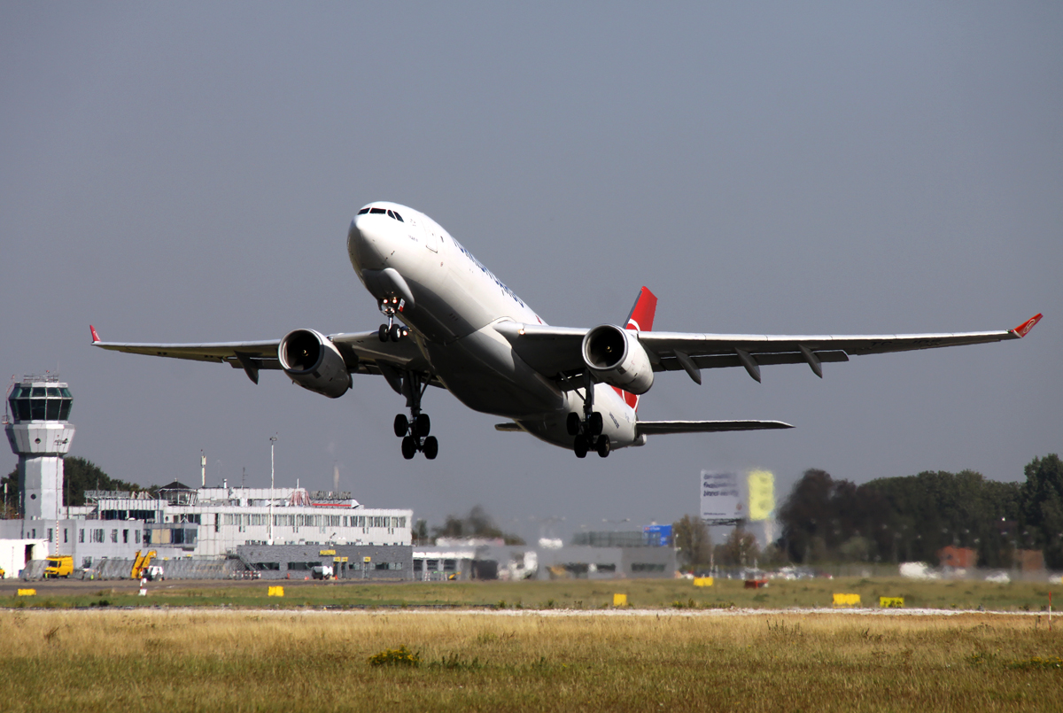 Turkish Cargo A330-200F TC-JDS beim Takeoff auf 21 in MST / EHBK / Maastricht am 27.09.2016