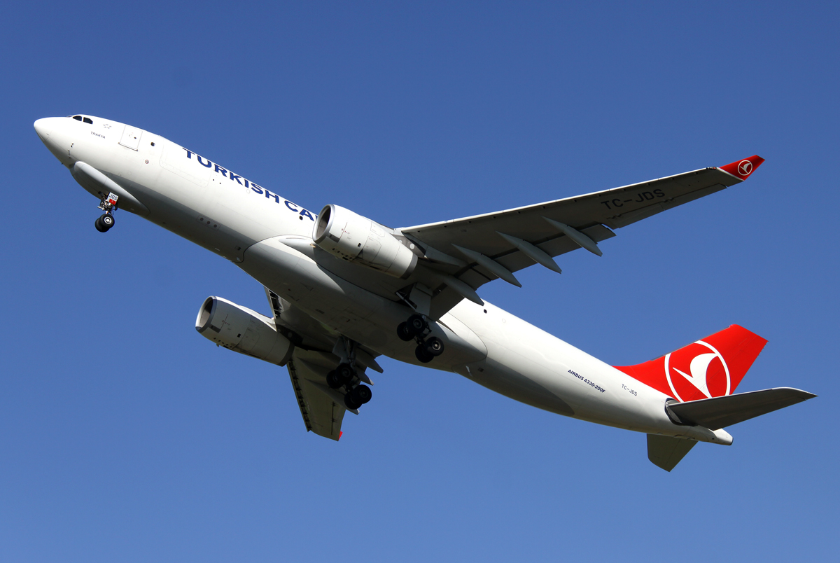 Turkish Cargo A330-200F TC-JDS nach dem Takeoff auf 21 in MST / EHBK / Maastricht am 27.09.2016