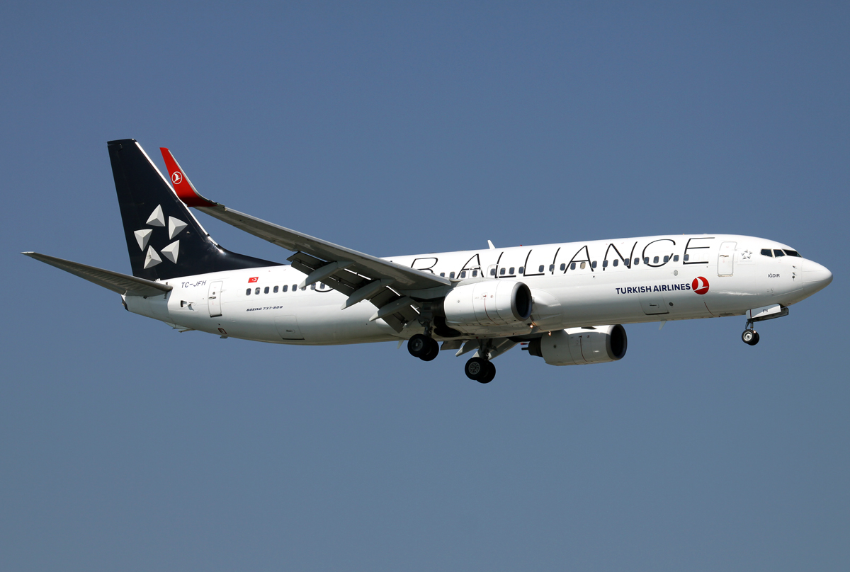 Turkish Star Alliance B737-800 TC-JFH im Anflug auf 23 in IST / LTBA / Istanbul Ataturk am 21.03.2014