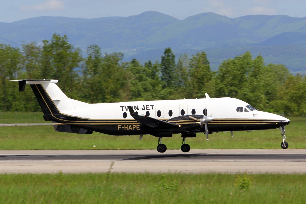 Twin Jet, F-HAPE, Beech 1900D, 7.Mai 2015, BSL  Basel, Switzerland.