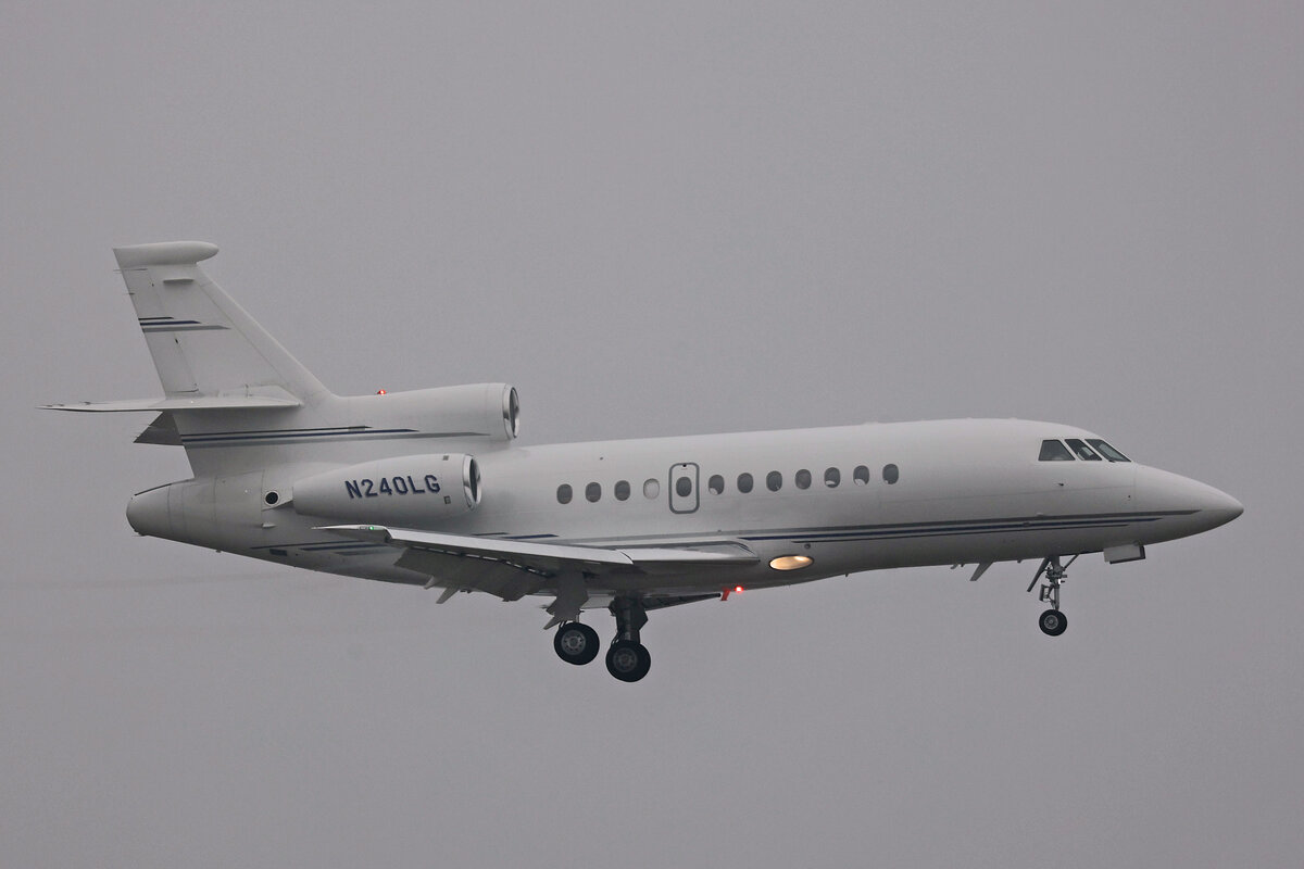 UIM Aircraft, N240LG, Dassault Falcon 900EX, msn: 101, 20.Januar 2025, ZRH Z�rich, Switzerland.