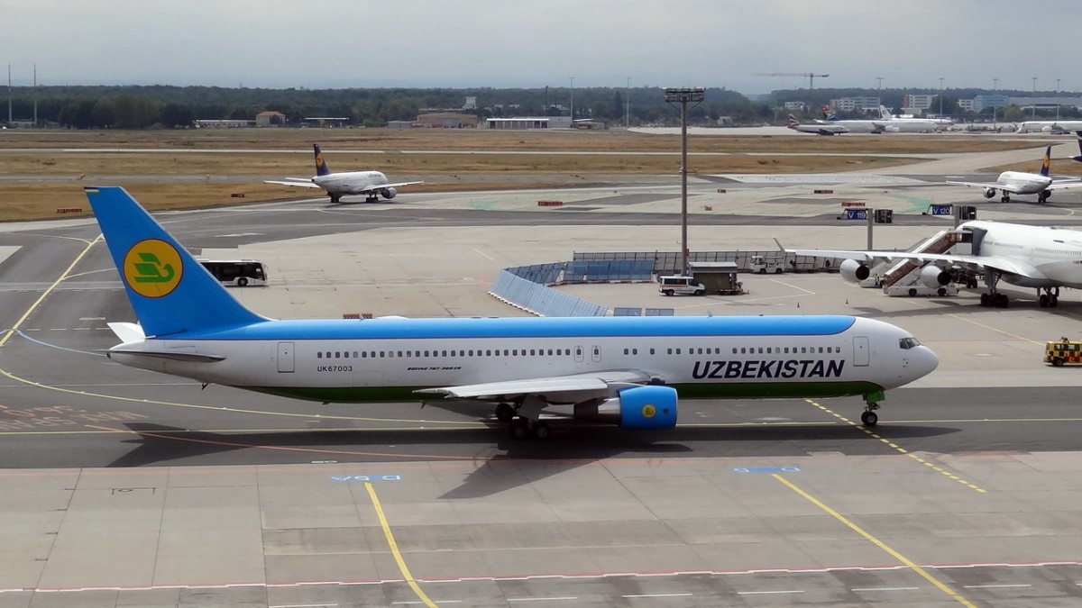 UK67003 Uzbekistan Airways Boeing 767-33P(ER)   08.08.2013

Flughafen Frankfurt