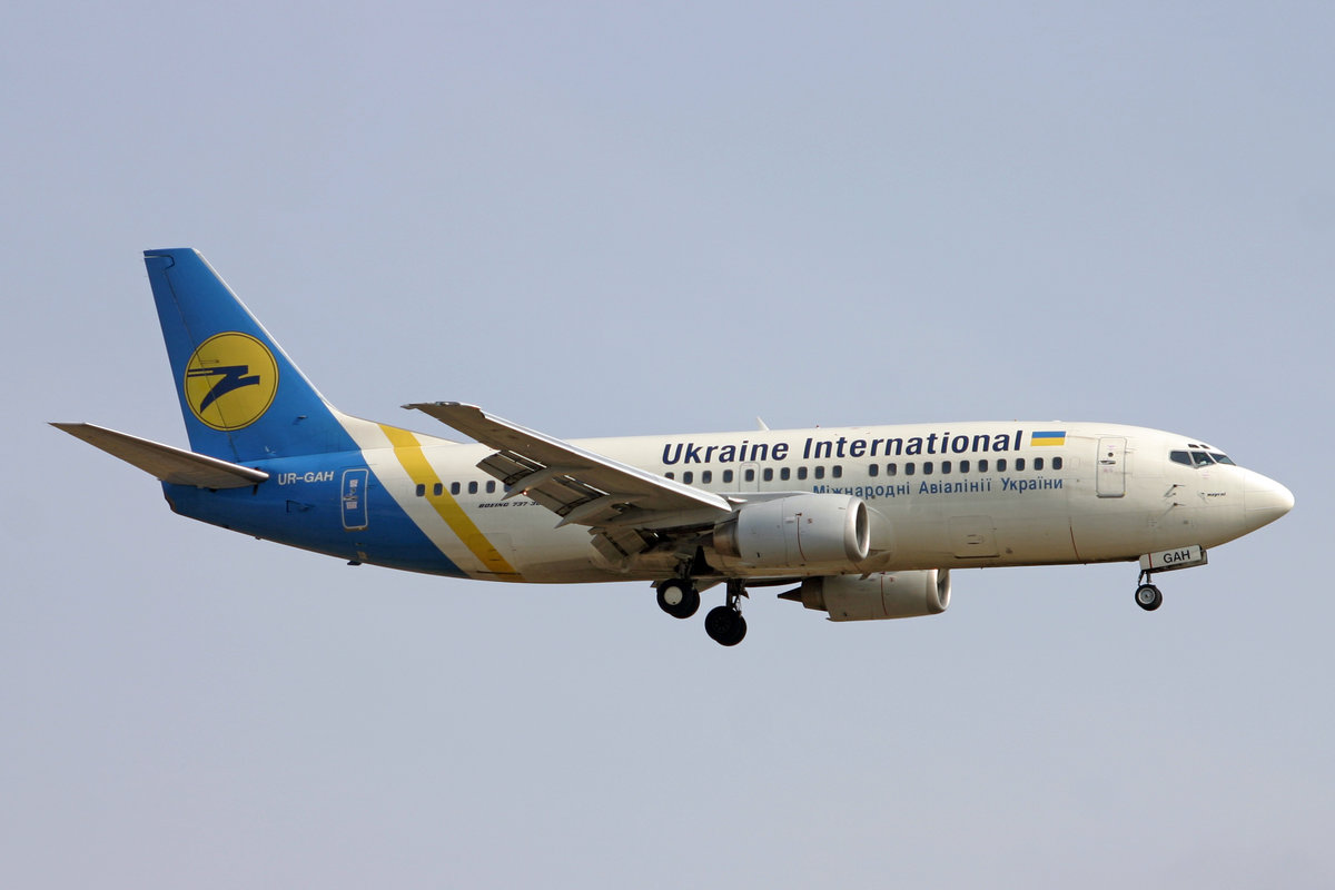 Ukraine International Airlines, UR-GAH, Boeing B737-32Q, msn: 29130/3105, 11.März 2005, ZRH Zürich, Switzerland.
