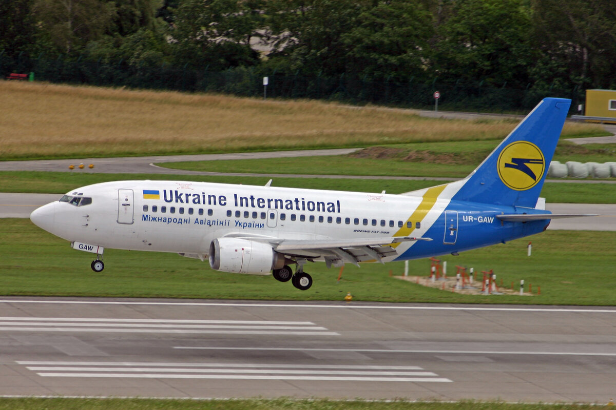 Ukraine International Airlines, UR-GAW, Boeing B737-5Y0, msn: 24898/2079, 23.Juni 2007, ZRH Zürich, Switzerland.