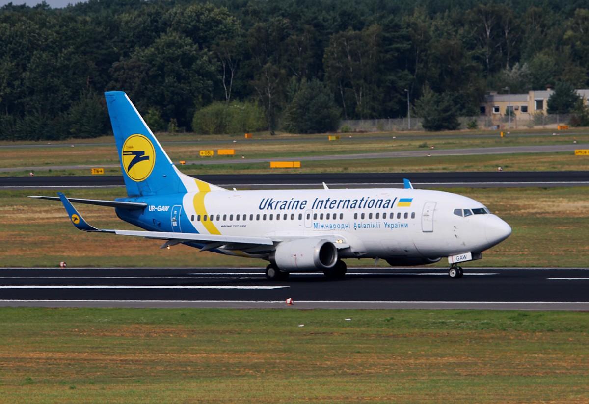 Ukraine International B 737-5YO UR-GAW beim Start in Berlin-Tegel am 13.09.2015