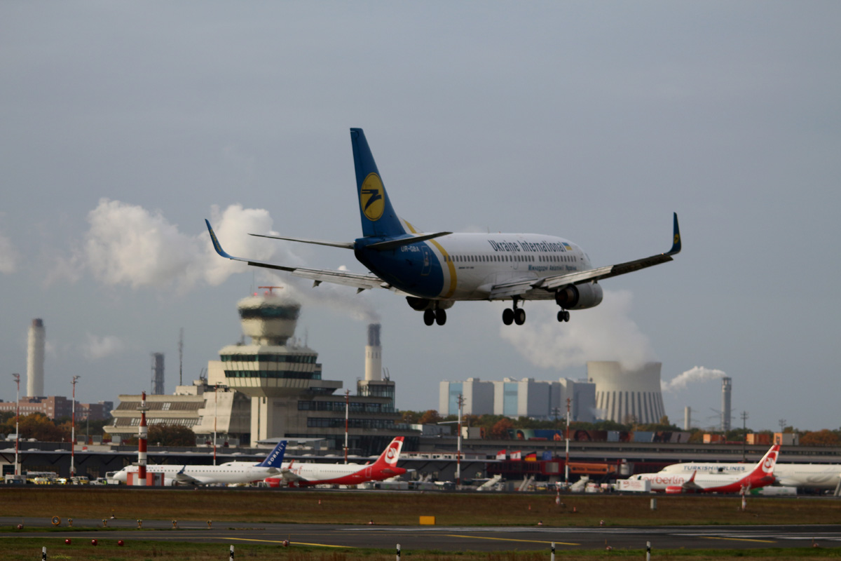 Ukraine International, Boeing B 737-36N, UR-GBA, TXL, 29.10.2016