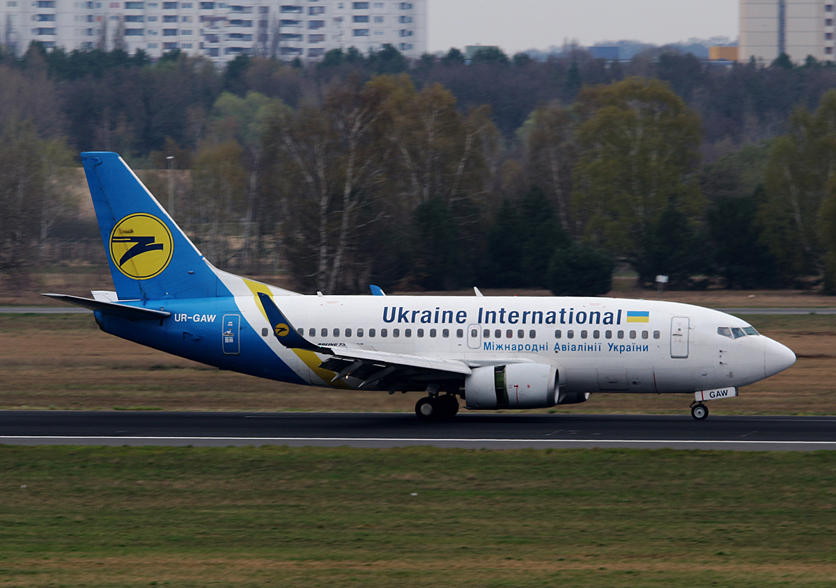 Ukraine International, Boeing B 737-5YO, UR-GAW, TXL, 10.04.2016