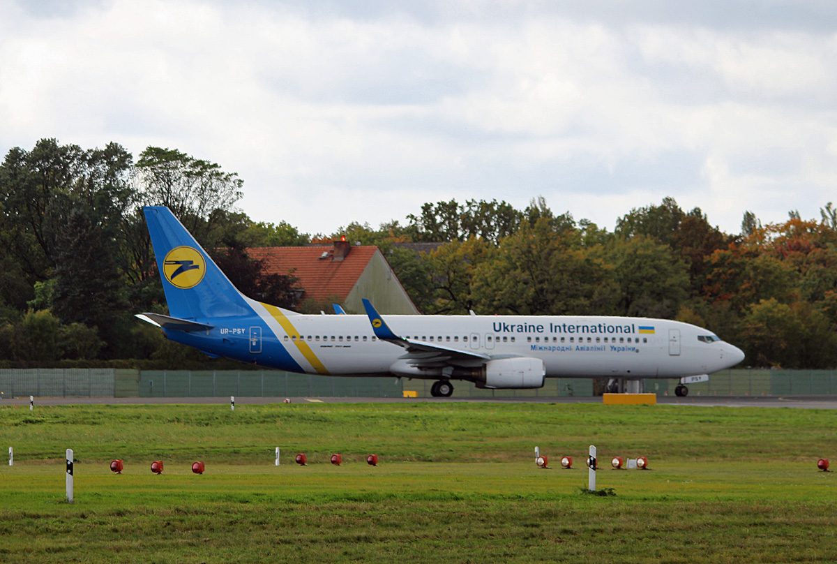 Ukraine International, Boeing B 737-8EH, UR-PSY, TXL, 08.10.2017