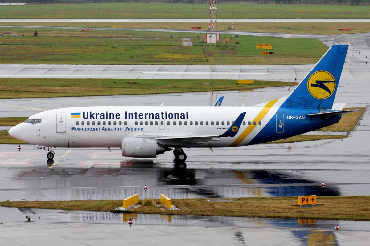 Ukraine International UR-GAN nach der Landung in Düsseldorf 5.7.2014