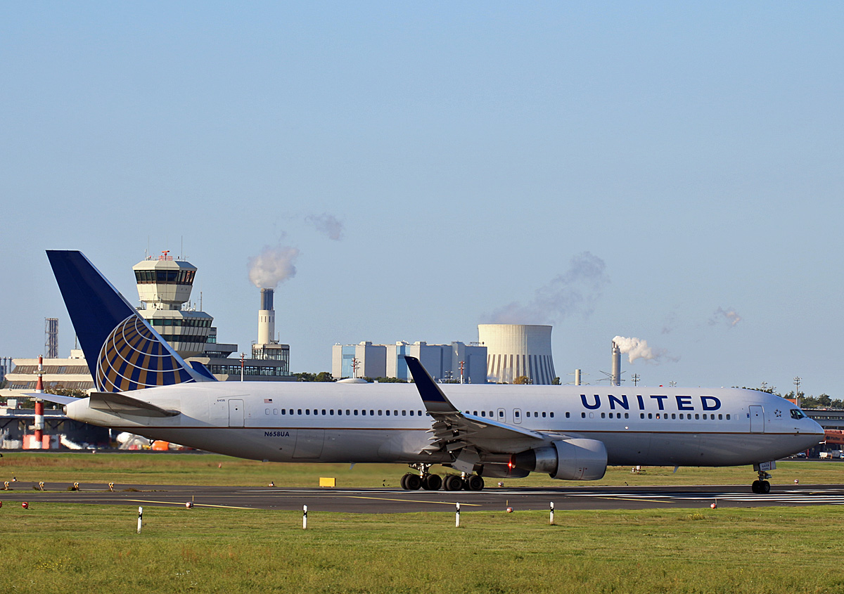 United Airlines, Boeing B 767-322(ER), N658UA, TXL, 12.10.2019