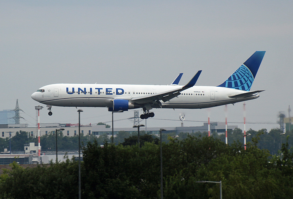 United Airlines, Boeing B 767-322(ER), N649UA, BER, 23.07.2023