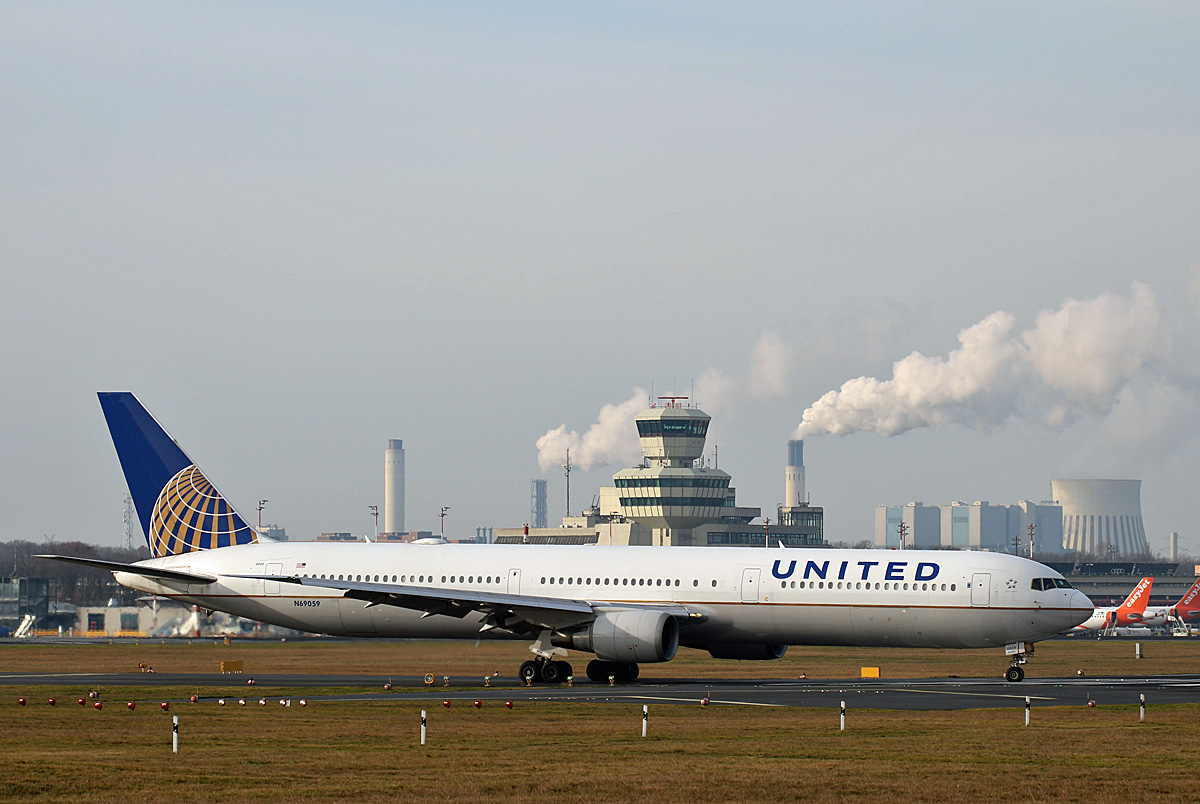 United Airlines, Boeing B 767-424(ER), N69059, TXL, 15.02.2020