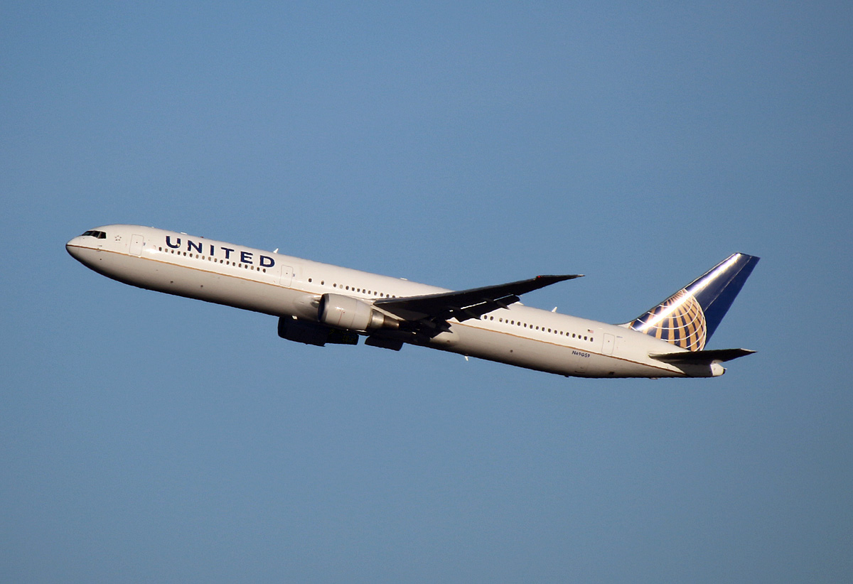 United Airlines, Boeing B 767-424(ER), N69059, BER, 28.01.2024