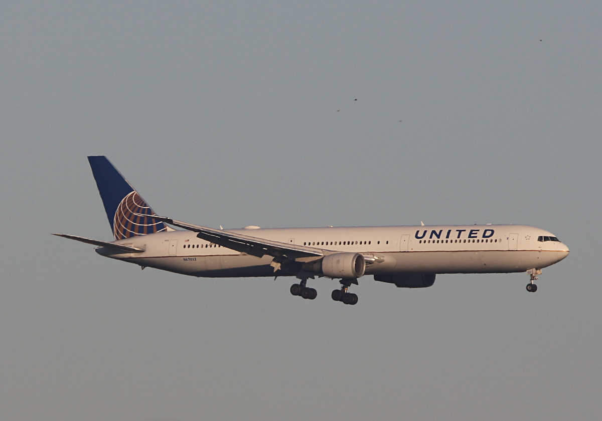 United Airlines, Boeing B 767-424(ER), N67052, BER 06.03.2026