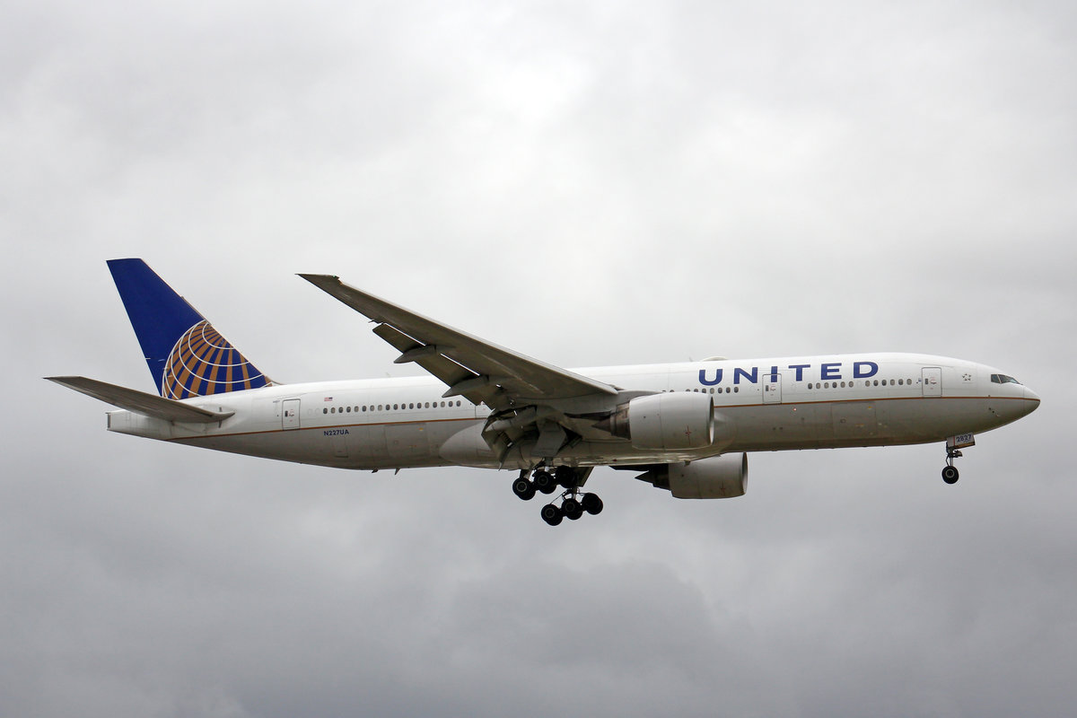 United Airlines, N227UA, Boeing 777-222ER, 01.Juli 2016, LHR London Heathrow, United Kingdom.