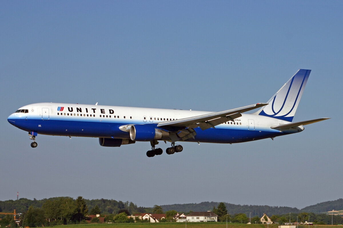 United Airlines, N649UA, Boeing 767-322ER, msn: 25286/444, 18.Juli 2006, ZRH Zürich, Switzerland.