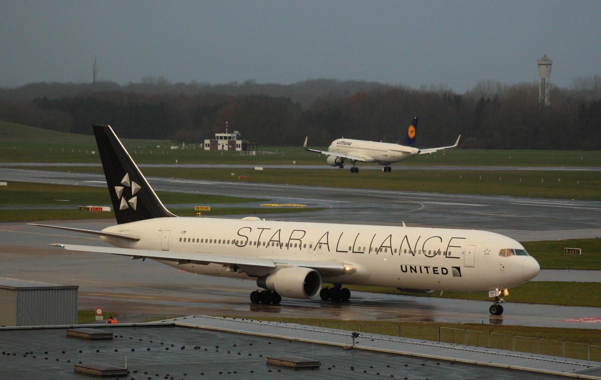 United Airlines, N653UA,(C/N 25391),Boeing 767-322(ER), 12.12.2015,HAM-EDDH, Hamburg, Germany (STAR ALLIANCE cs.)
