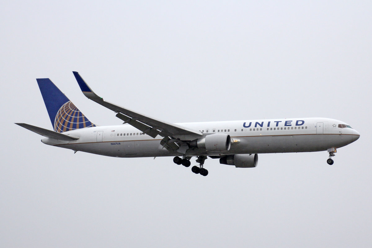 United Airlines, N667UA, Boeing 767-322ER, 01.Juli 2016, LHR London Heathrow, United Kingdom.