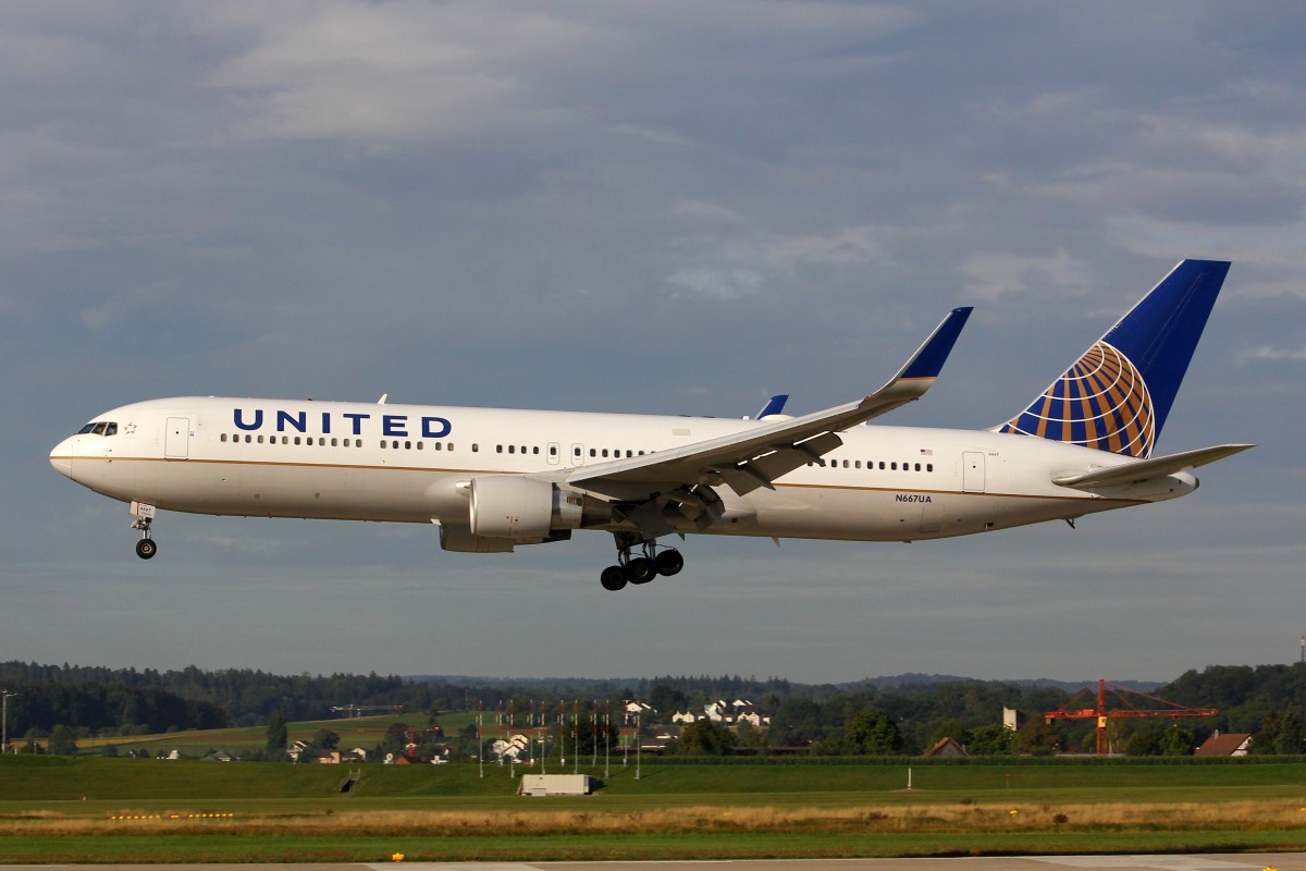 United Airlines, N667UA, Boeing B767-322ER (W), 28.August 2015, ZRH Zürich, Switzerland.