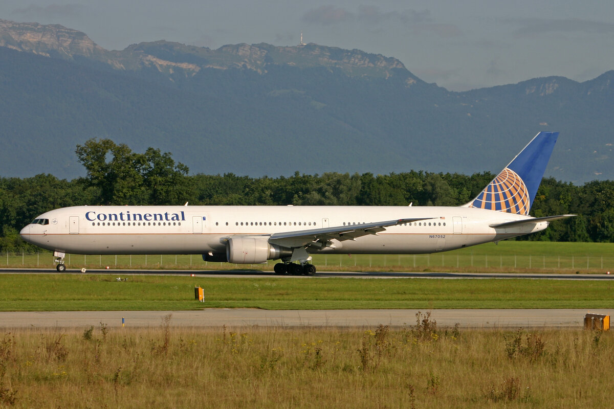 United Airlines, N67052, Boeing 767-424ER, msn: 29447/805, 01.September 2007, GVA Genève, Switzerland.