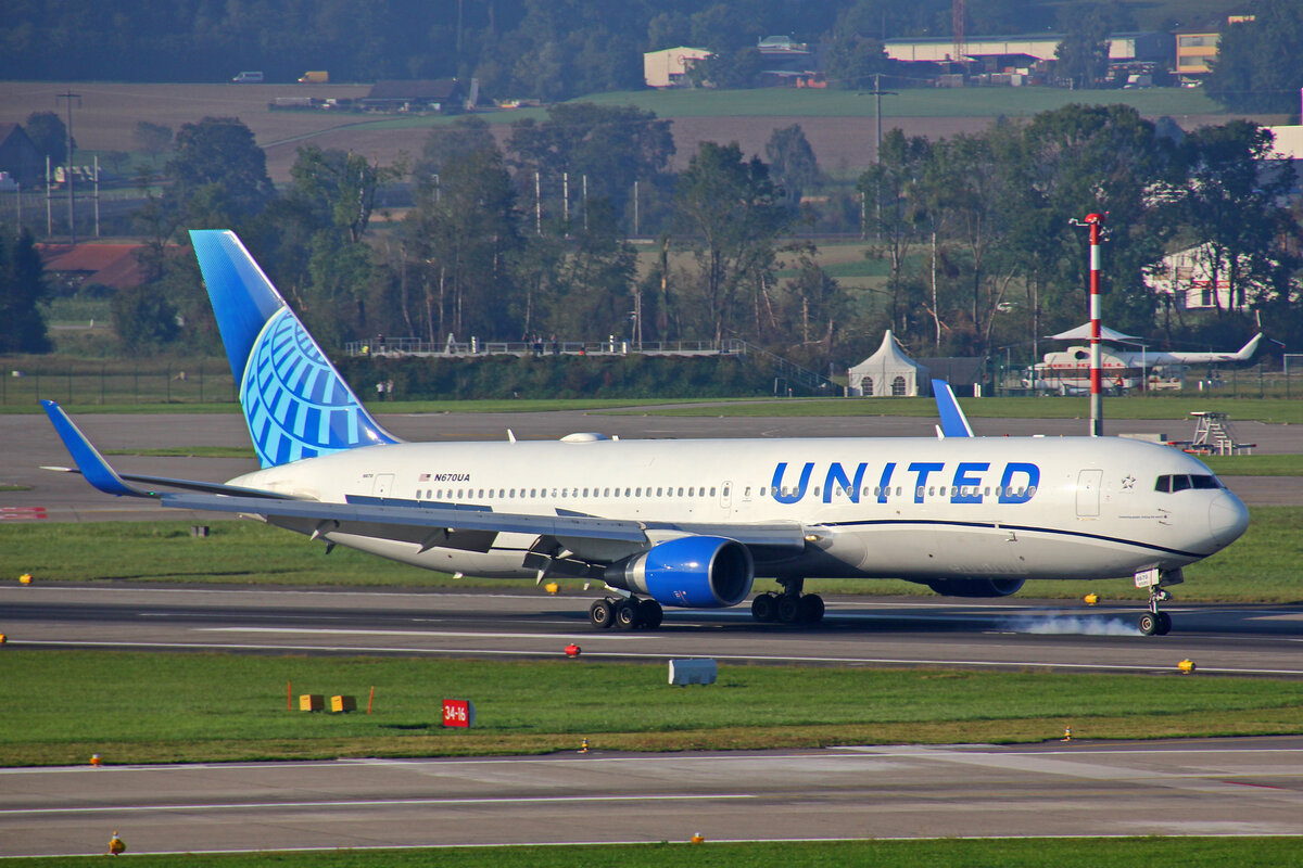 United Airlines, N670UA, Boeing B767-322ER, msn: 29240/763,
 04.September 2021, ZRH Zürich, Switzerland.