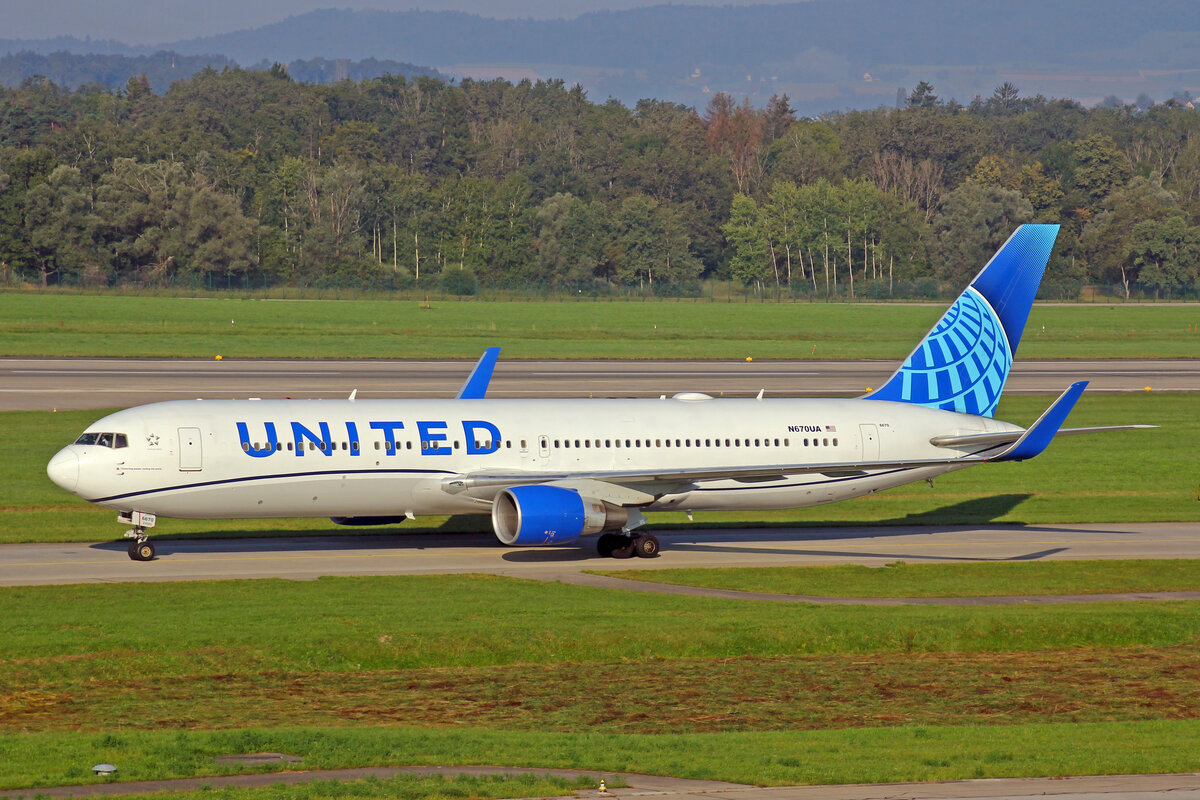 United Airlines, N670UA, Boeing B767-322ER, msn: 29240/763, 04.September 2021, ZRH Zürich, Switzerland.