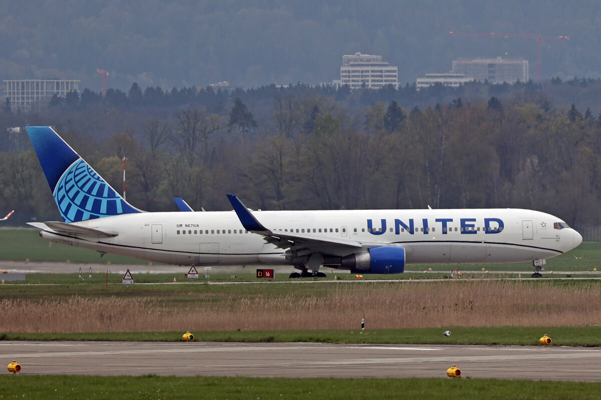 United Airlines, N671UA, Boeing B767-322ER, msn: 30026/766, 19.April 2023, ZRH Zürich, Switzerland.