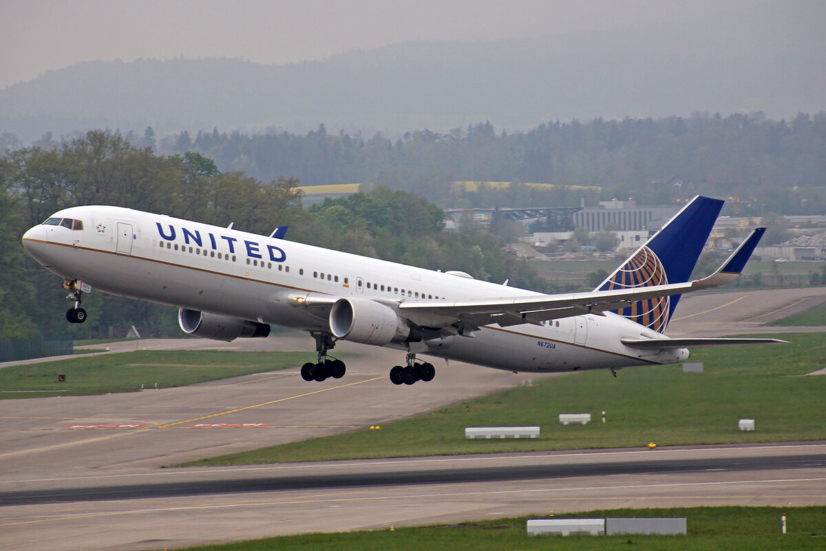 United Airlines, N672UA, Boeing B767-322ER, msn: 30027/777, 23.April 2022, ZRH Zürich, Switzerland.