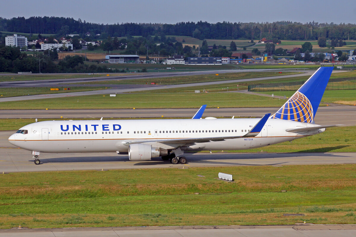 United Airlines, N672UA, Boeing B767-322ER, msn: 30027/777, 30.Juli 2022, ZRH Zürich, Switzerland.