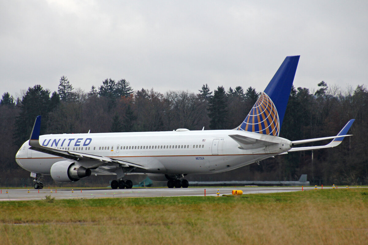 United Airlines, N673UA, Boeing B767-322ER, msn: 29241/779, 28.November 2021, ZRH Zürich, Switzerland.