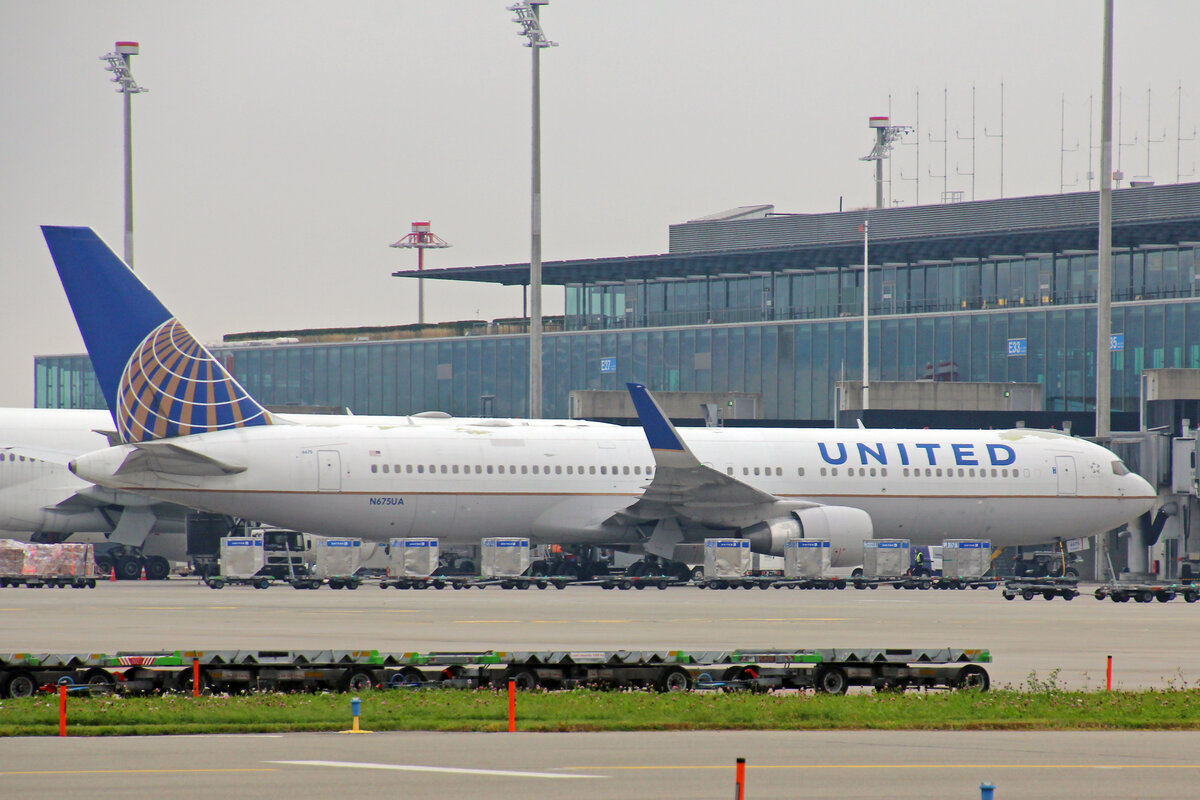 United Airlines, N675UA, Boeing, B767-322ER, msn:29243/800, 16.Oktober 2021, ZRH Zürich, Switzerland.