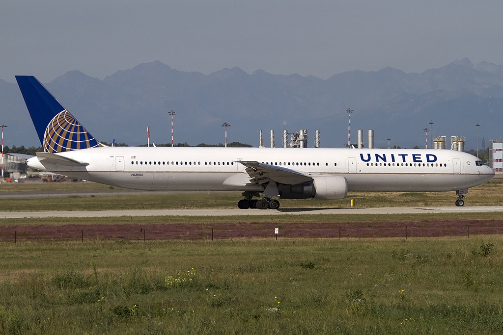 United Airlines, N68061, Boeing, B767-224ER, 14.09.2013, MXP, Mailand, Italy 




