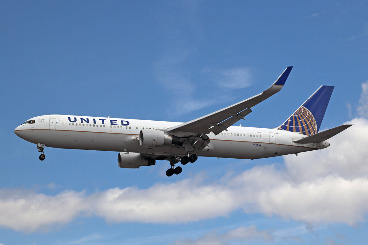 United Airlines, N686UA, Boeing B767-3CBER, msn: 33468/898, 06.Juli 2023, LHR London Heathrow, United Kingdom.