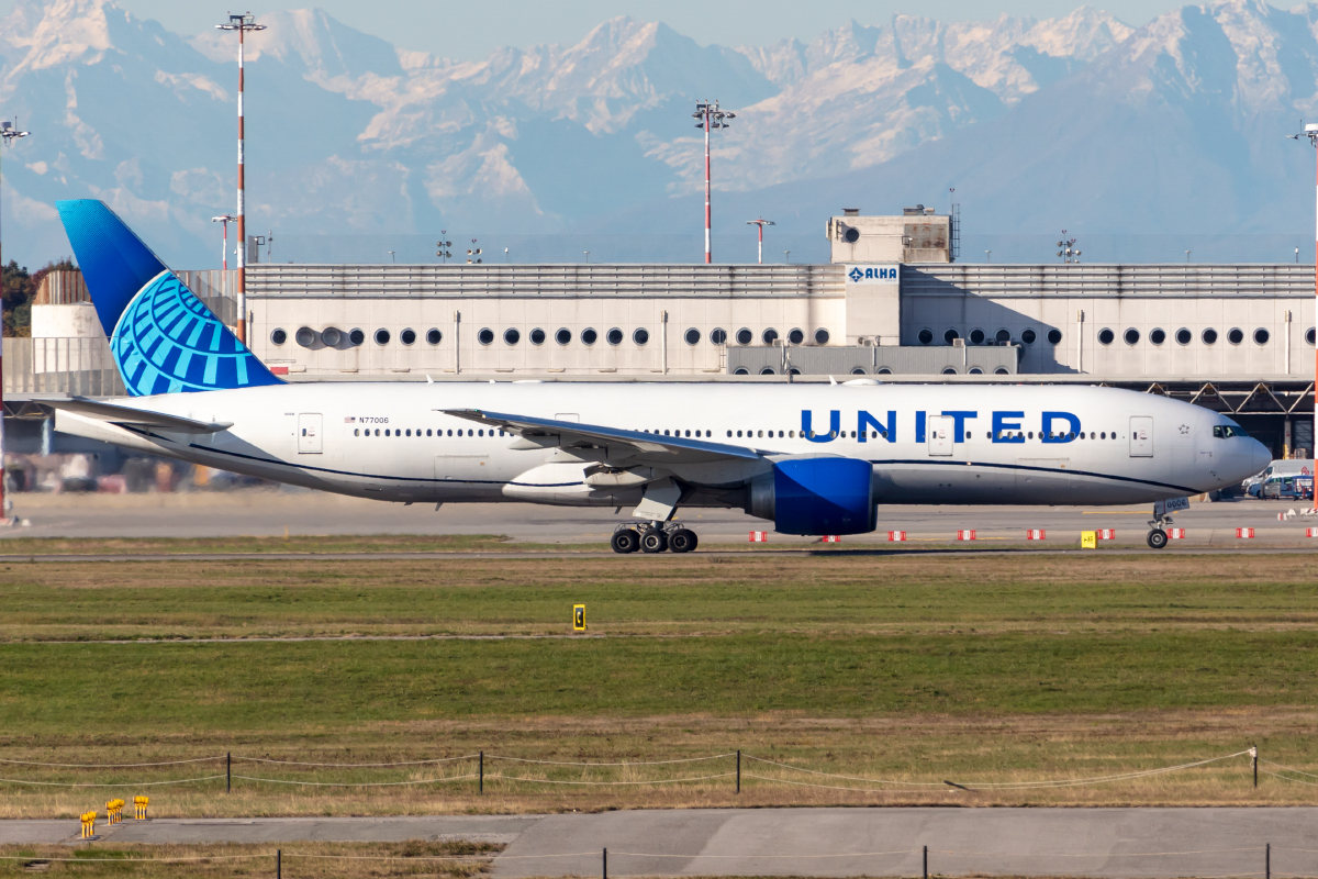 United Airlines, N77006, Boeing, B777-224ER, 06.11.2021, MXP, Mailand, Italy