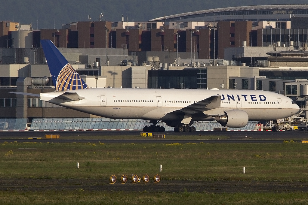 United Airlines, N774UA, Boeing, B777-222-ER, 02.05.2015, FRA, Frankfurt, Germany





