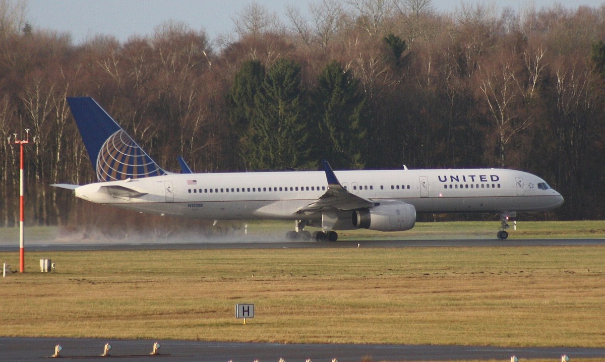 United Airlines,N13138,(c/n30351),Boeing 757-224(WL),12.01.2014,HAM-EDDH,Hamburg,Germany