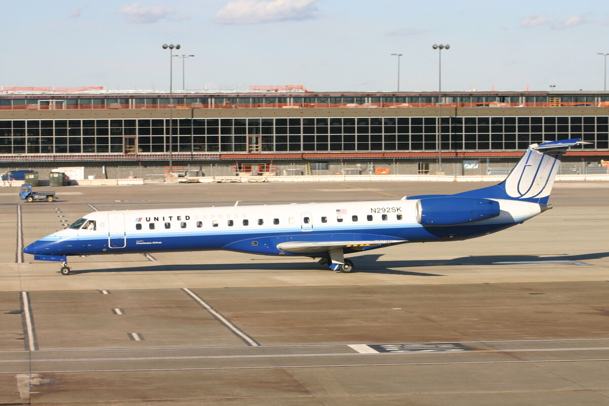 United Express (Chautauqua Airlines), N292SK, Embraer EMB-145LR, msn: 145488, 08.Januar 2007, IAD Washington Dulles, USA.