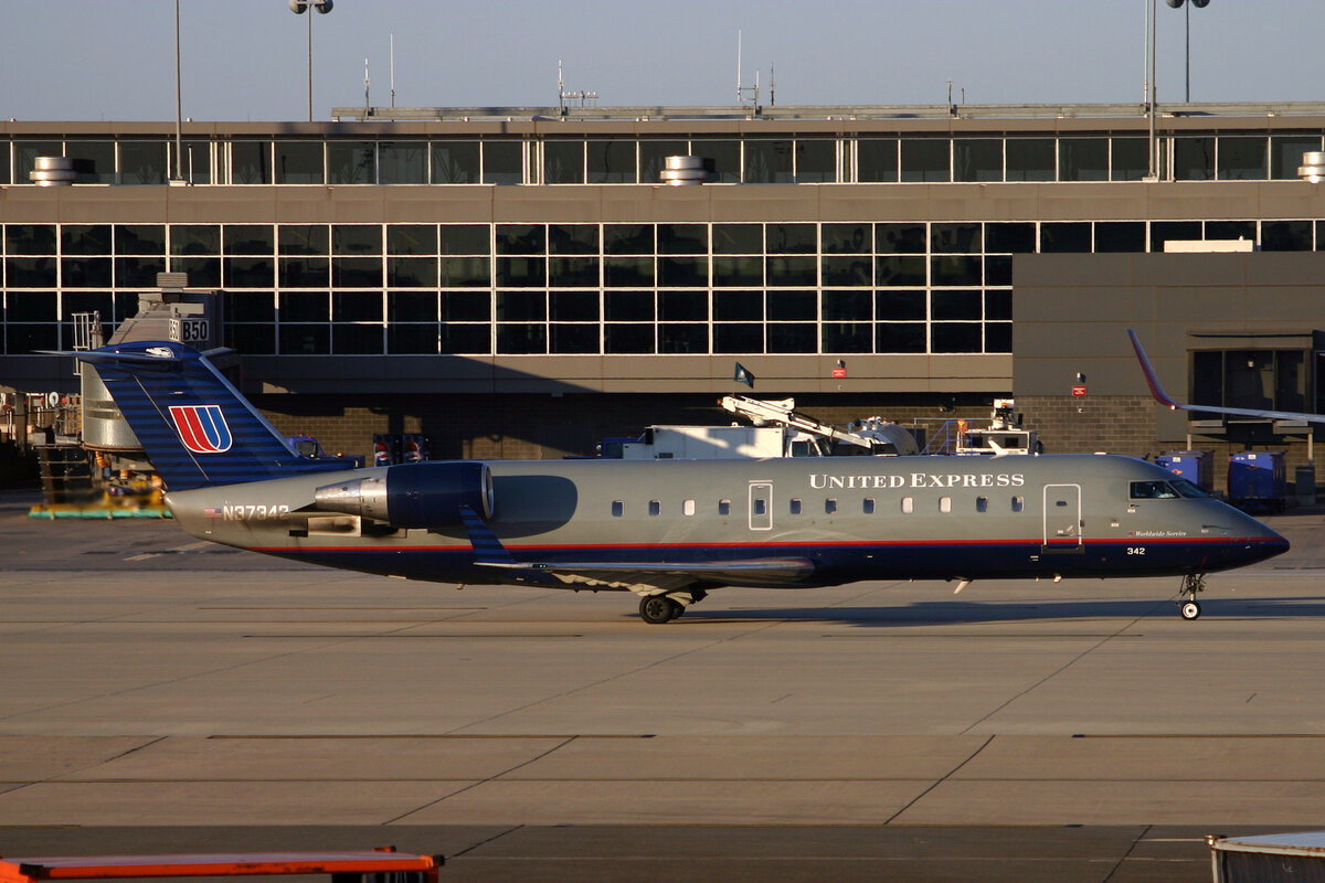 United Express (Mesa Airlines), N37342, Bombardier CRJ-200LR, msn: 7342, 24.Dezember 2006, IAD Washington Dulles, USA.