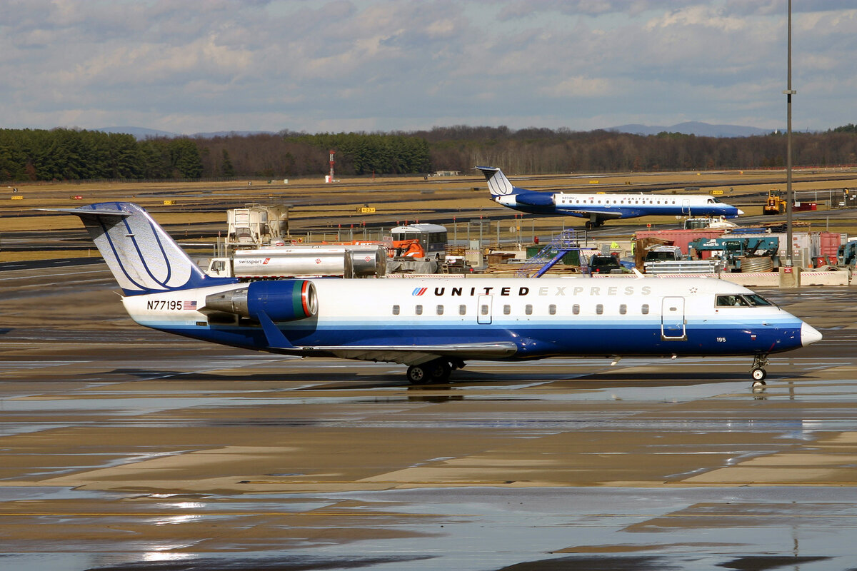 United Express (Mesa Airlines), N77195, Bombardier CRJ-200ER, msn: 7195, 08.Januar 2007, IAD Washington Dulles, USA.