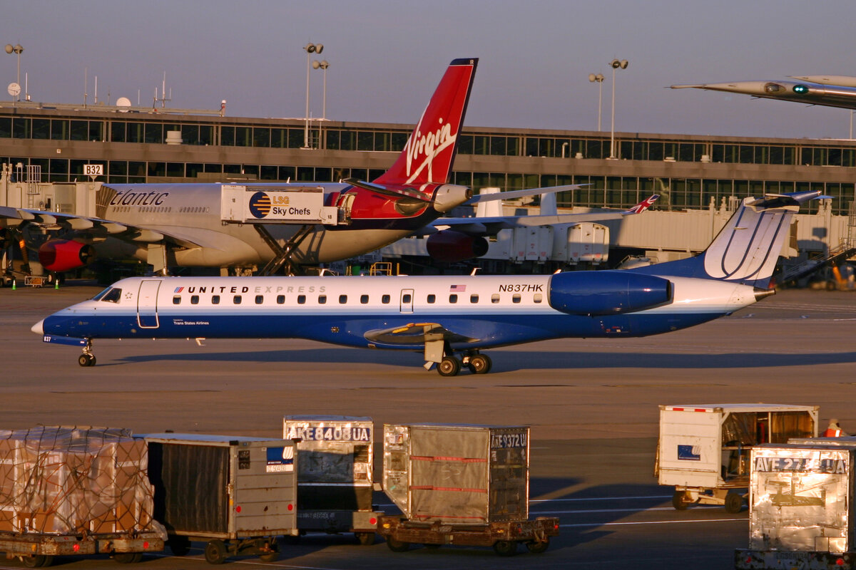 United Express (Trans States Airlines), N837HK, Embraer ERJ-145LR, msn: 145255, 24.Dezember 2006, IAD Washington Dulles, USA.