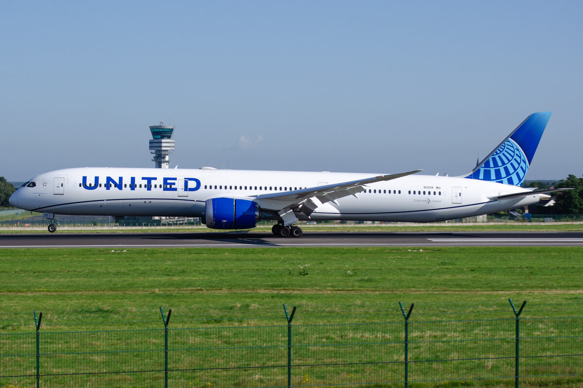 UNTIED Airlines Boeing 787-10 N13018 in Br�ssel am 28.07.2024