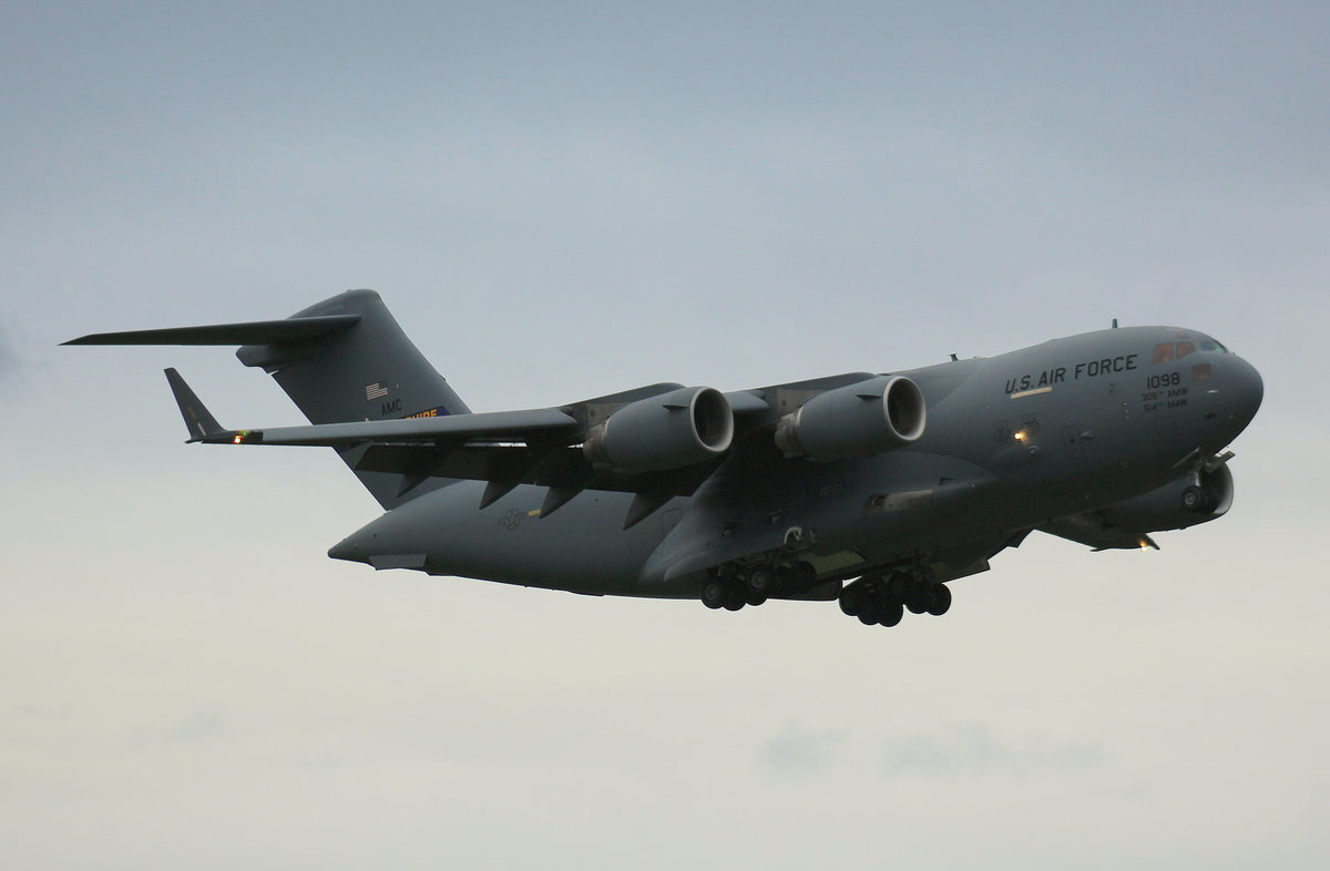 US Air Force, 02-1098,Boeing C-17A Globemaster III, 25.06.2017,HAM-EDDH, Hamburg, Germany 