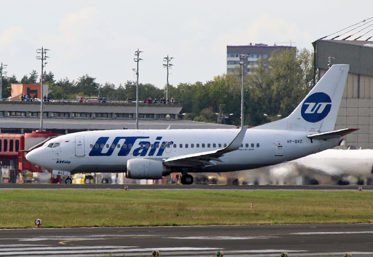 UTair, Boeing B 737-524, VP-BVZ, TXL, 06.10.2019