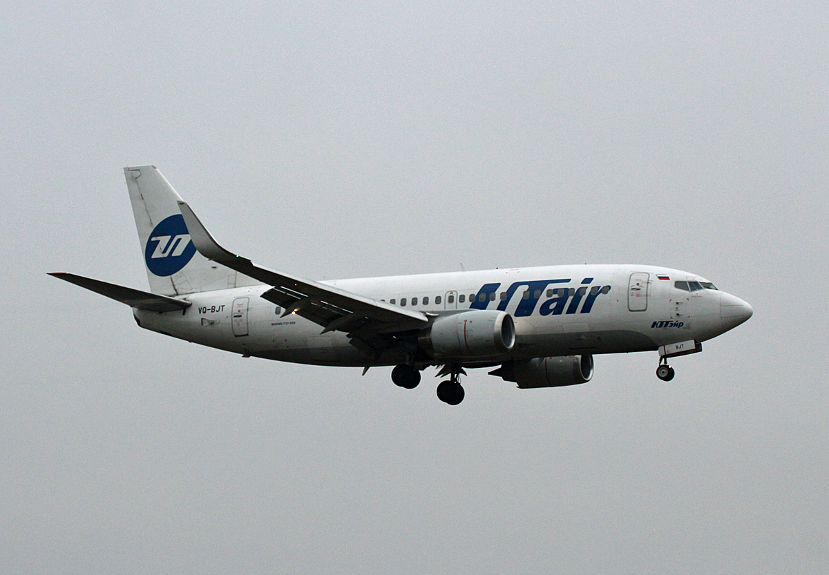 UTair, Boeing B 737-524, VQ-BJT, TXL, 24.11.2018