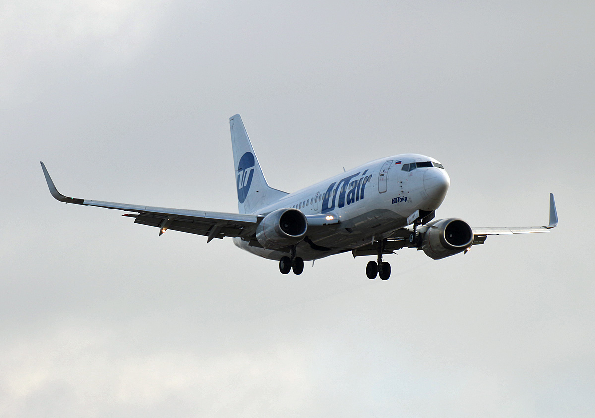 UTair, Boeing B 737-524, VQ-BPS, TXL, 30.11.2029