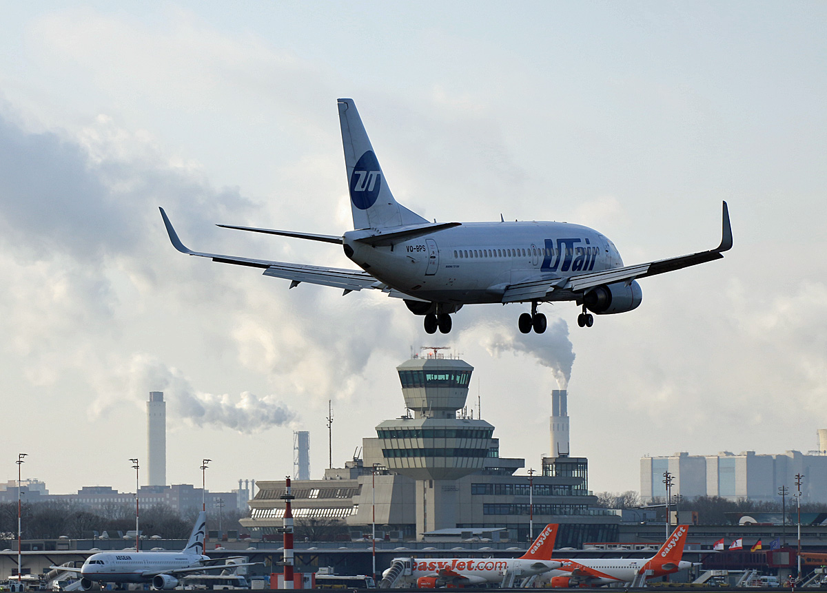 UTair, Boeing B 737.524, VQ-BPS, TXL, 30.11.2019