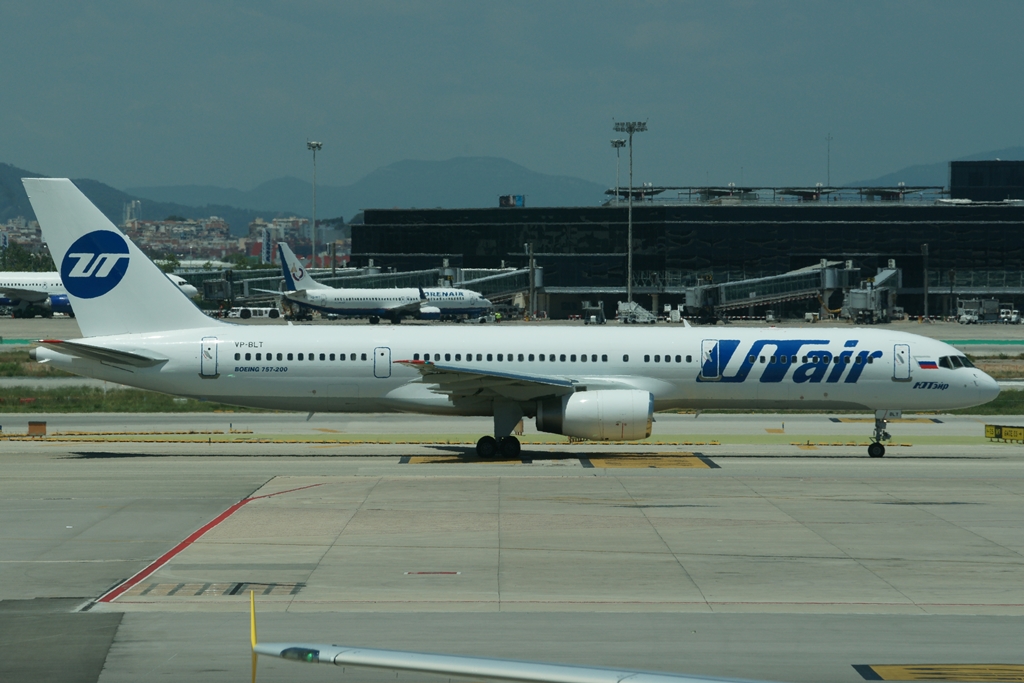 UTair, VP-BLT, B757-28A, BCN, 10.06.2013