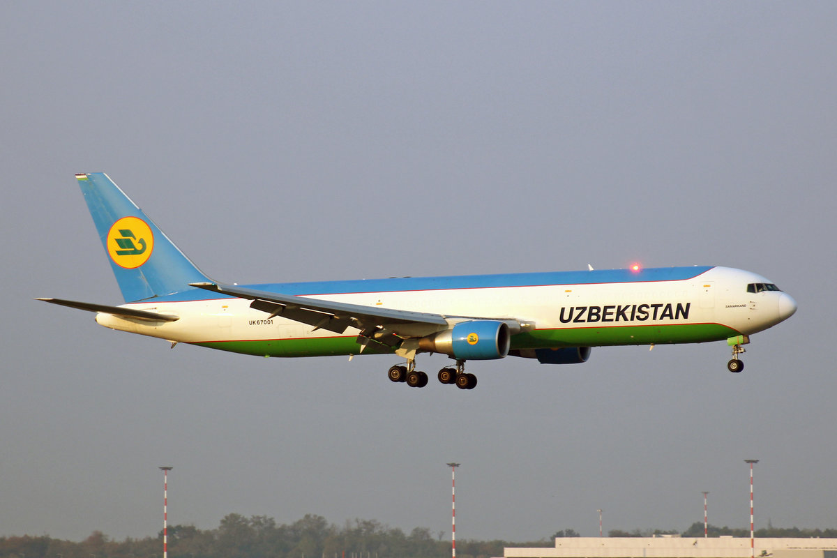 Сайт узбекистанских авиалиний. Узбекистан аирлайнес 767. B767 Uzbekistan Airways. Боинг 767-300 узбекских авиалиний. Узбекистан Аирлинес hy604.
